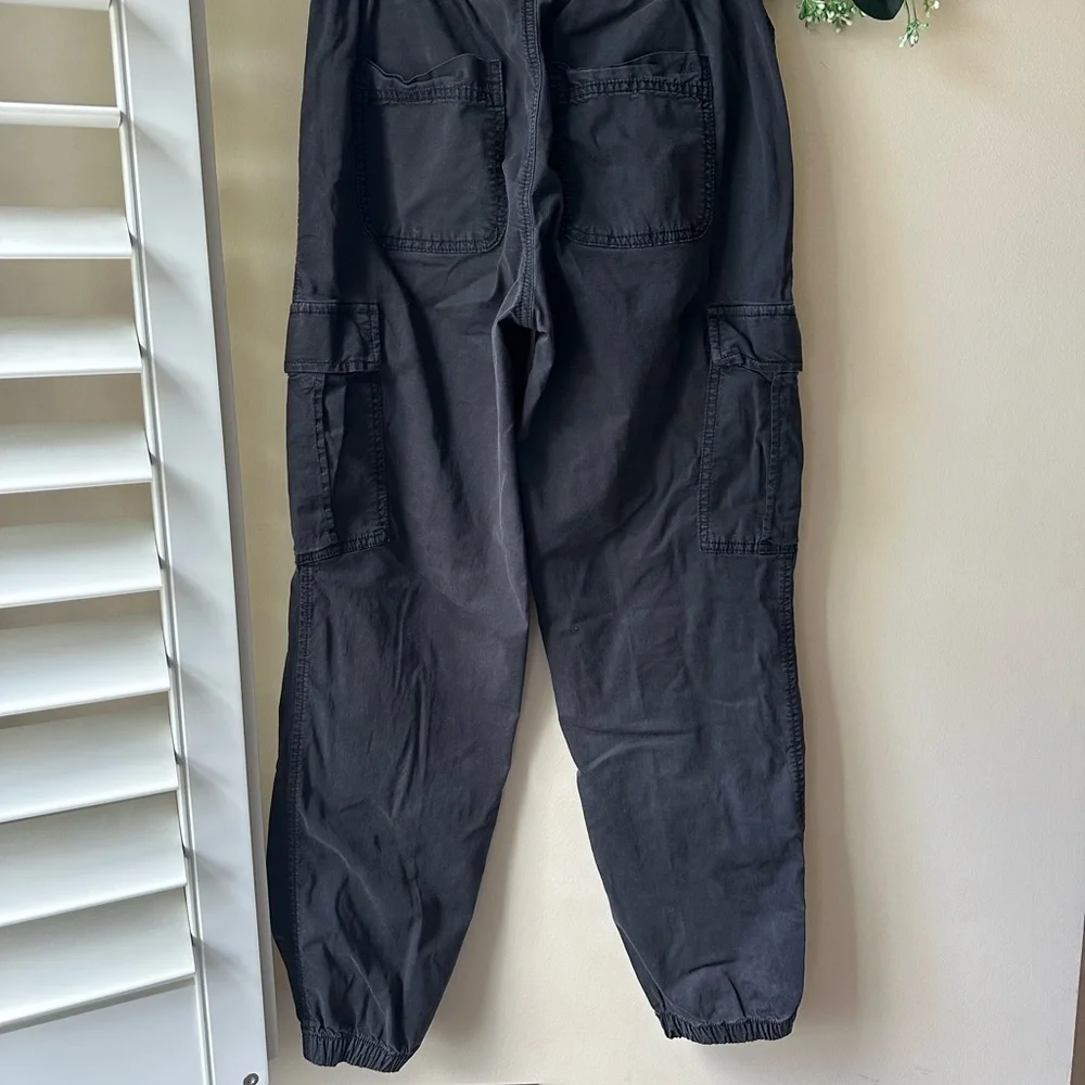 American Eagle Outfitters Charcoal Cropped Cargo Pants - Picture 3 of 10